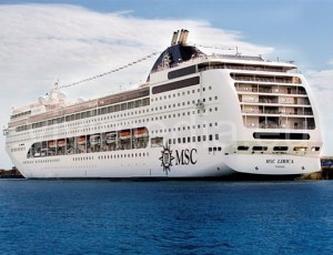 nave-da-crociera-porto-di-Salerno-vivimedia