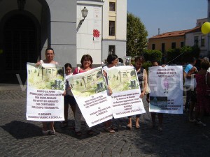 protesta-per-amianto-santa-lucia-agosto-2013-vivimedia