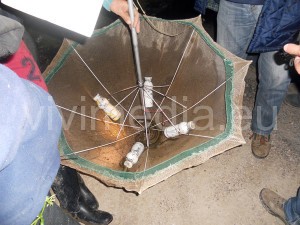 pesca-anguille-con-ombrello-salerno-maggio-2014-vivimedia