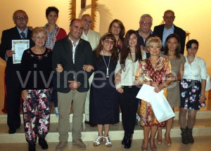 Emanuele Occhipinti, Presidente della Giuria, mostra le sue creative "ramosculture" offerte in omaggio ai presenti