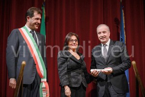 augusto-sada-onorificenza-pontecagnano-faiano-dicembre-2014-vivimedia