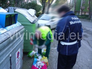 rifiuti-abbandonati-accanto-ai-cassonetti-vivimedia